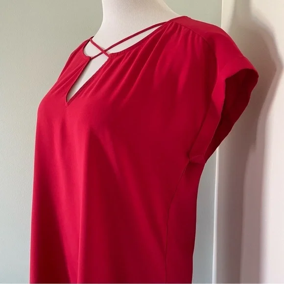 Express Women’s Short Sleeved Criss Cross Neck Red Blouse Size M - Picture 4 of 9
